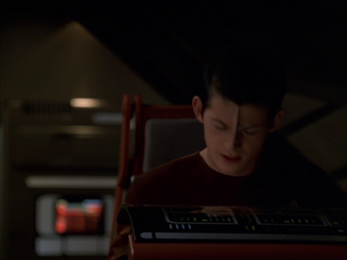 extant_StarTrek_VOY_7x19-Q2_2848.jpg