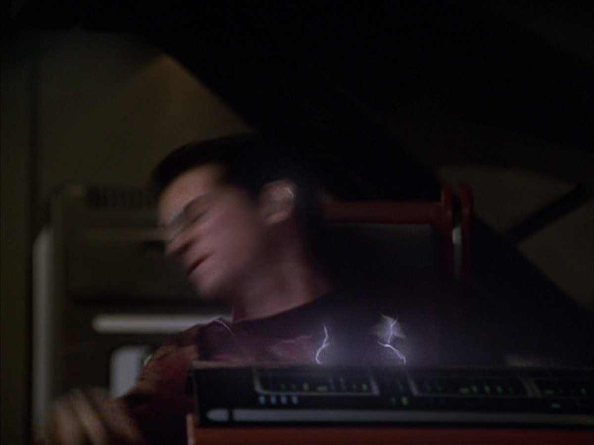 extant_StarTrek_VOY_7x19-Q2_2870.jpg