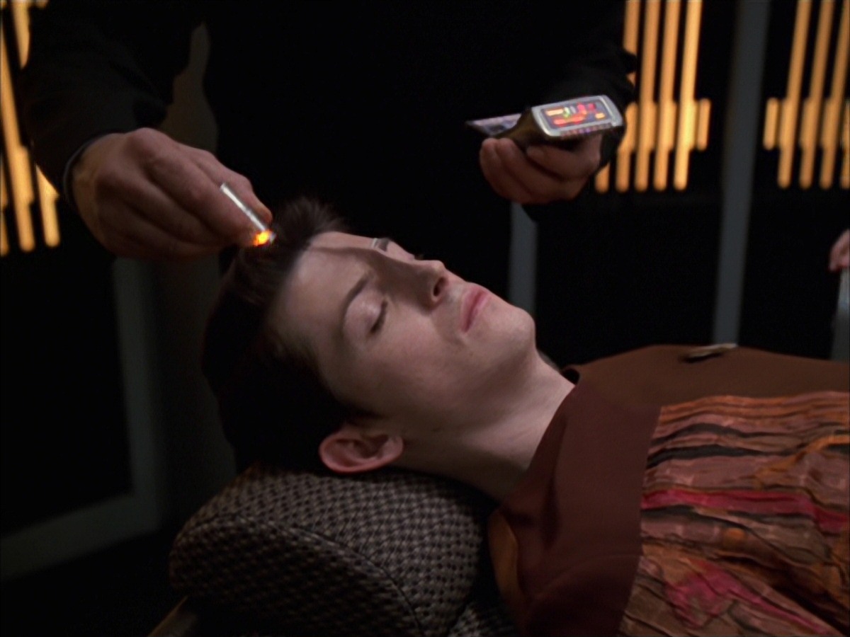 extant_StarTrek_VOY_7x19-Q2_2903.jpg
