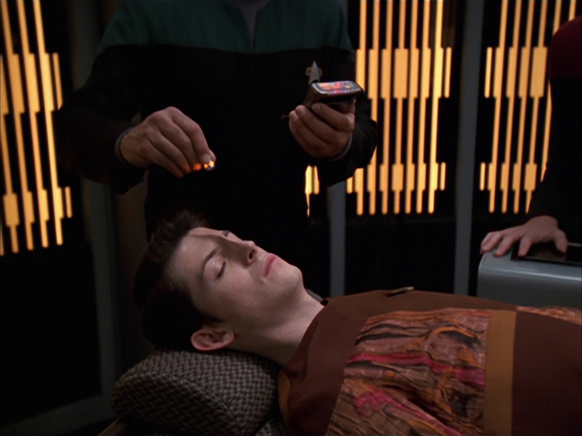 extant_StarTrek_VOY_7x19-Q2_2905.jpg