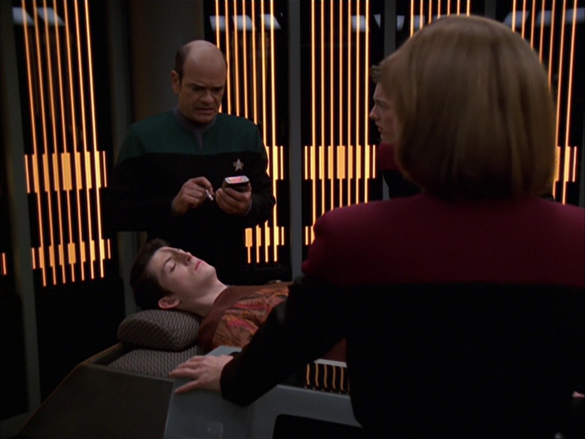 extant_StarTrek_VOY_7x19-Q2_2911.jpg
