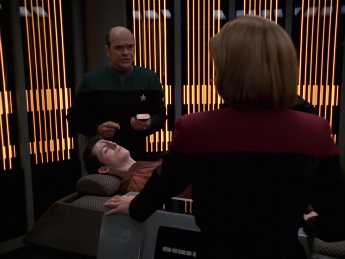 extant_StarTrek_VOY_7x19-Q2_2912.jpg
