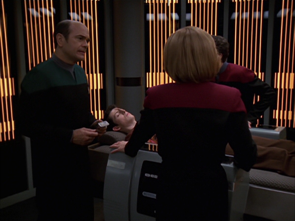 extant_StarTrek_VOY_7x19-Q2_2917.jpg