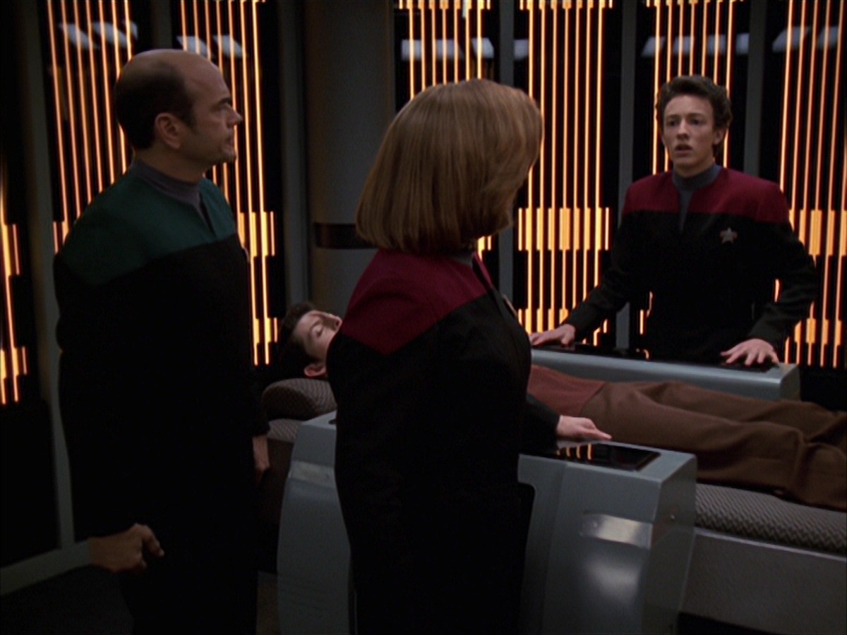 extant_StarTrek_VOY_7x19-Q2_2924.jpg