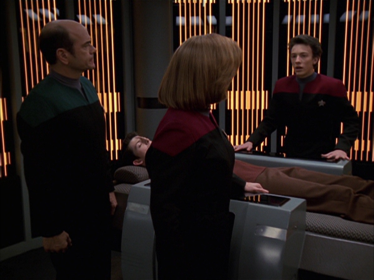 extant_StarTrek_VOY_7x19-Q2_2926.jpg