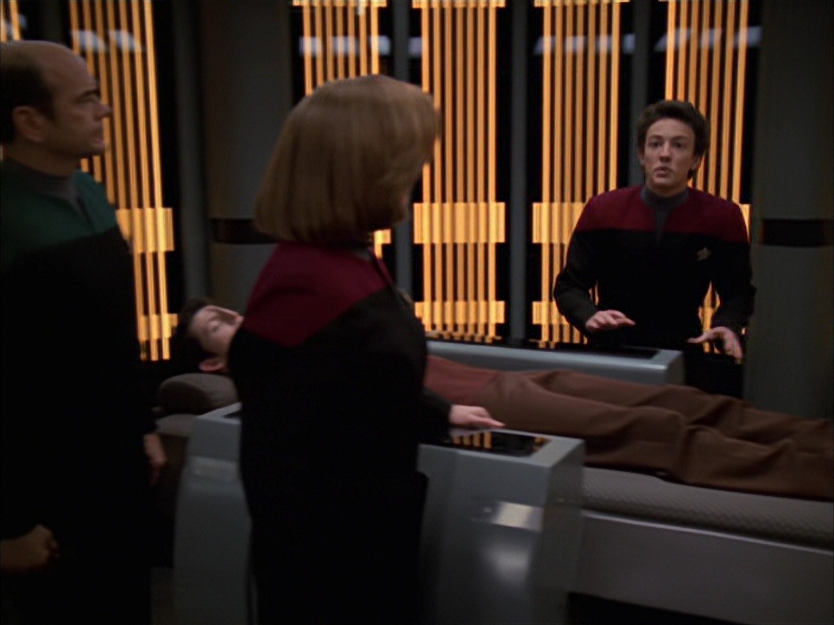extant_StarTrek_VOY_7x19-Q2_2927.jpg