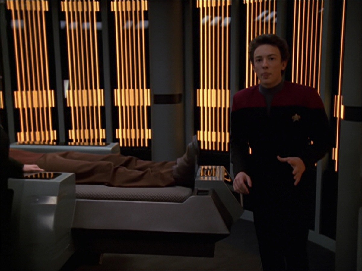 extant_StarTrek_VOY_7x19-Q2_2930.jpg