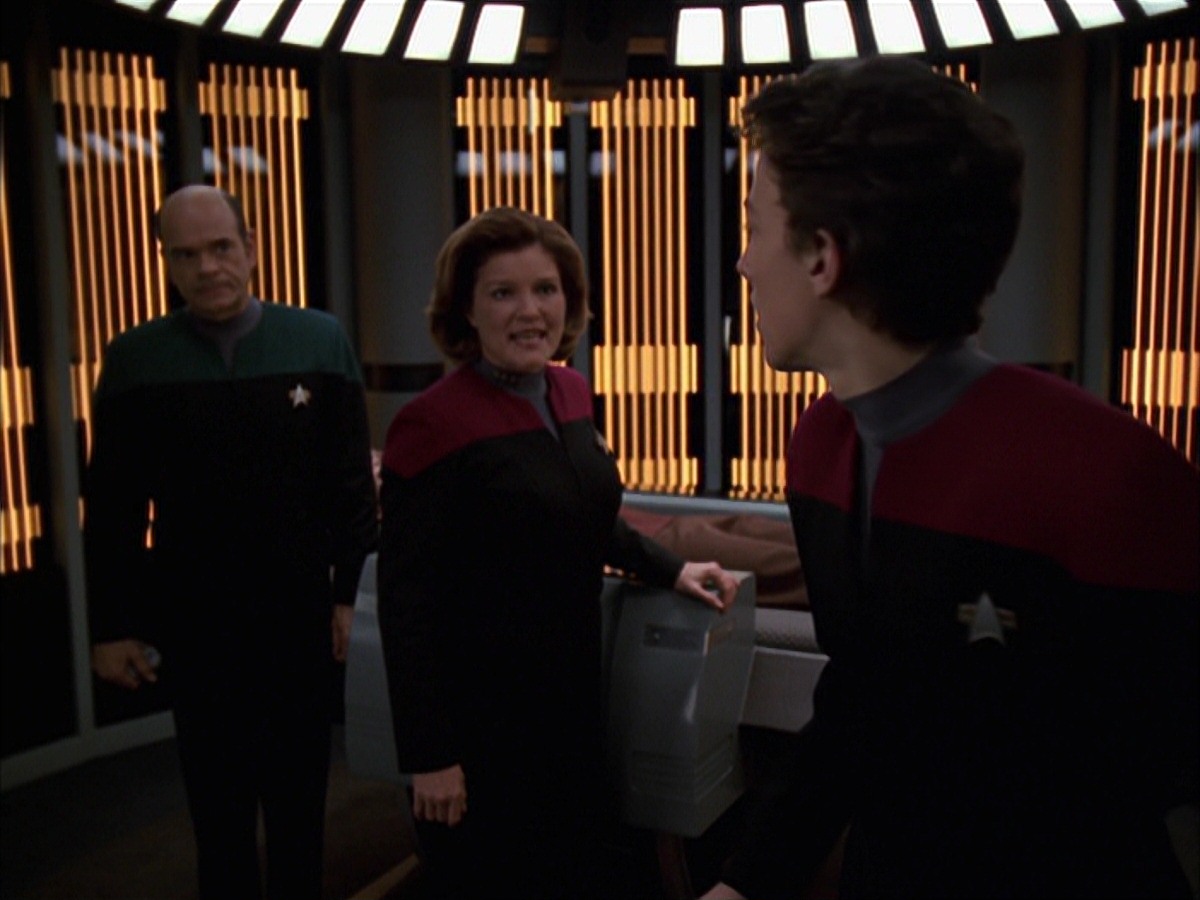 extant_StarTrek_VOY_7x19-Q2_2938.jpg