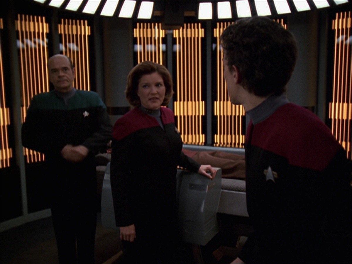 extant_StarTrek_VOY_7x19-Q2_2939.jpg
