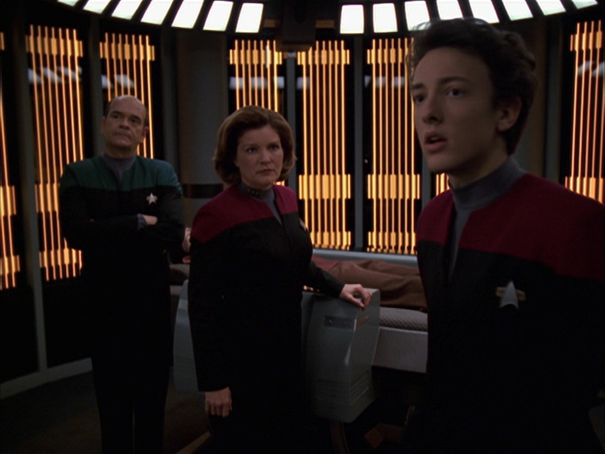 extant_StarTrek_VOY_7x19-Q2_2943.jpg