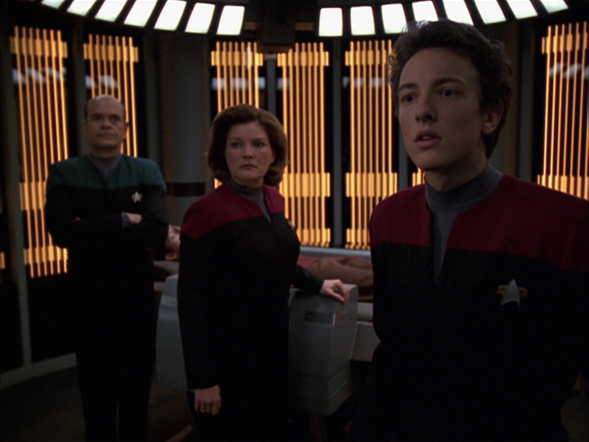 extant_StarTrek_VOY_7x19-Q2_2969.jpg