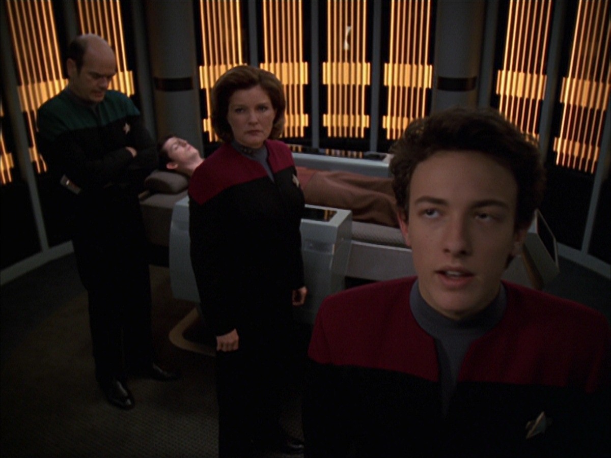extant_StarTrek_VOY_7x19-Q2_2979.jpg