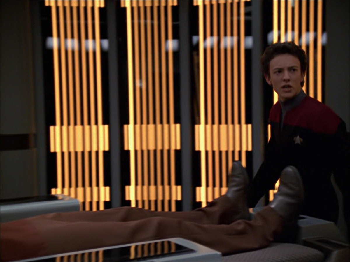 extant_StarTrek_VOY_7x19-Q2_3030.jpg