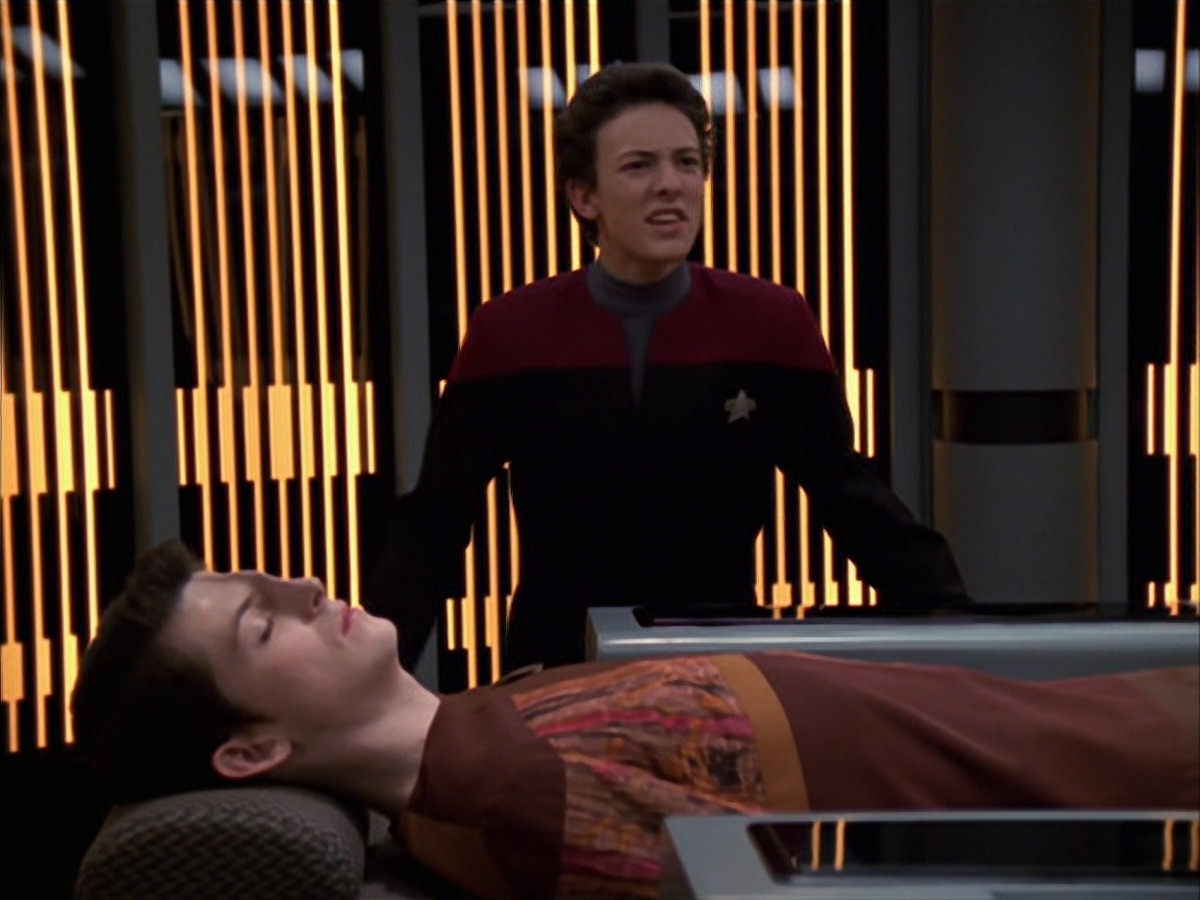 extant_StarTrek_VOY_7x19-Q2_3035.jpg