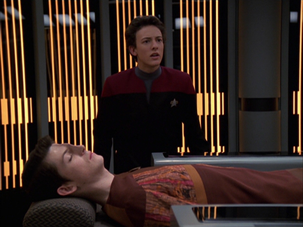 extant_StarTrek_VOY_7x19-Q2_3037.jpg