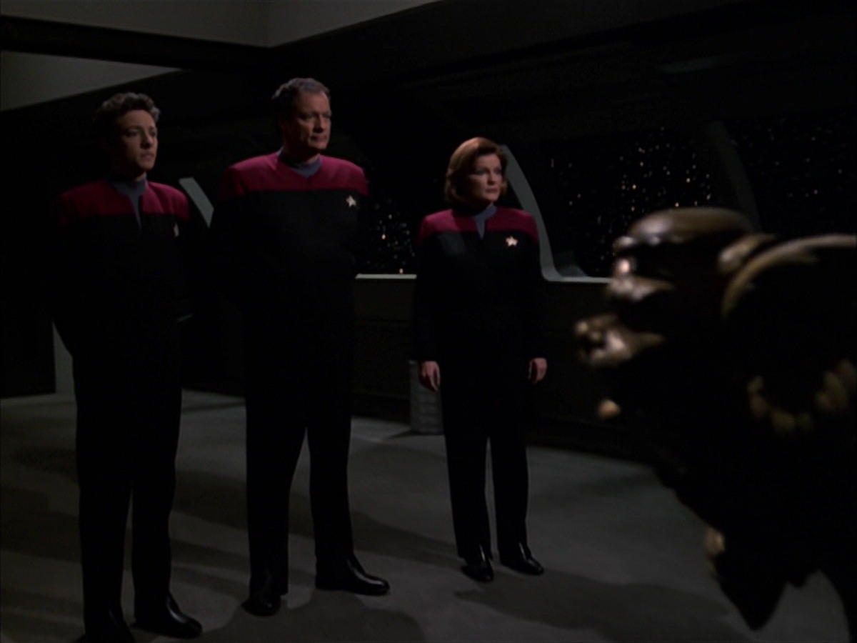 extant_StarTrek_VOY_7x19-Q2_3271.jpg