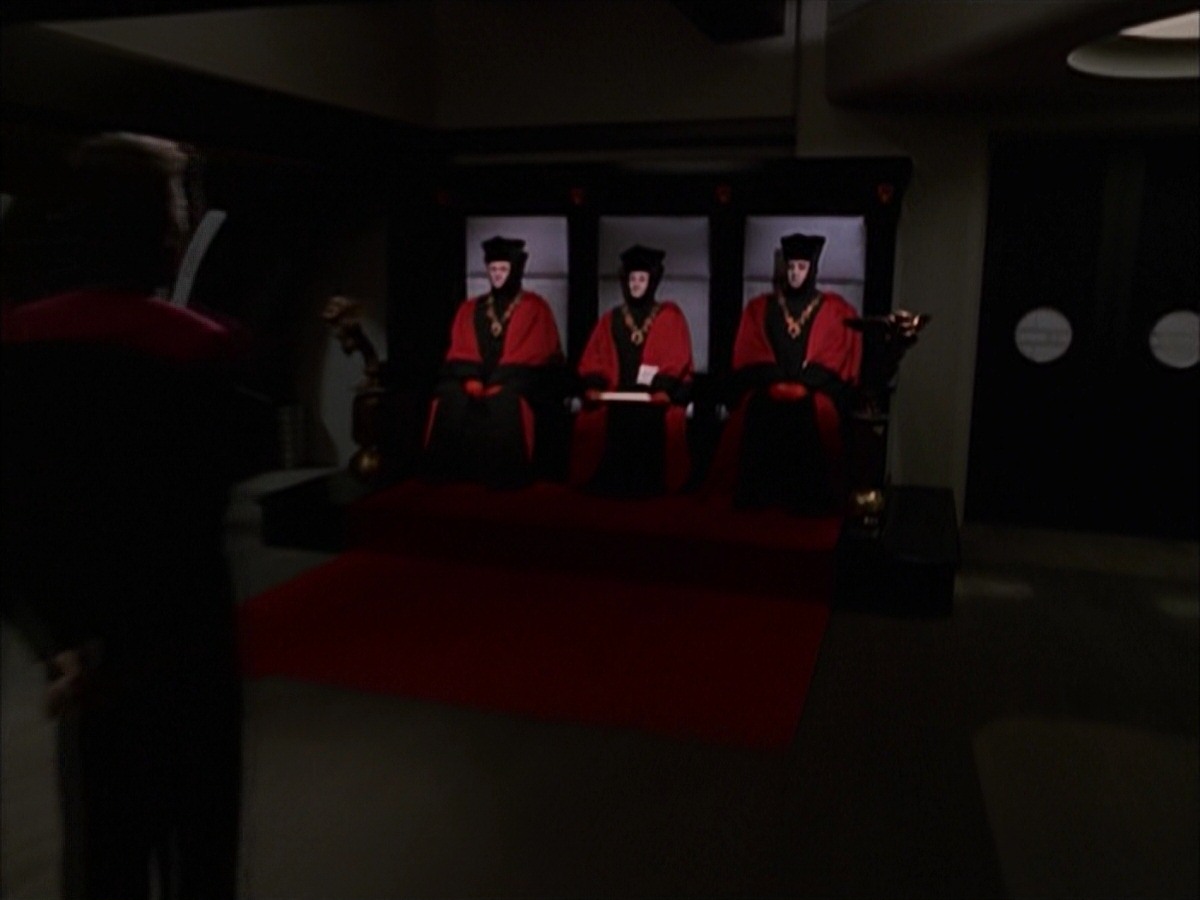 extant_StarTrek_VOY_7x19-Q2_3274.jpg