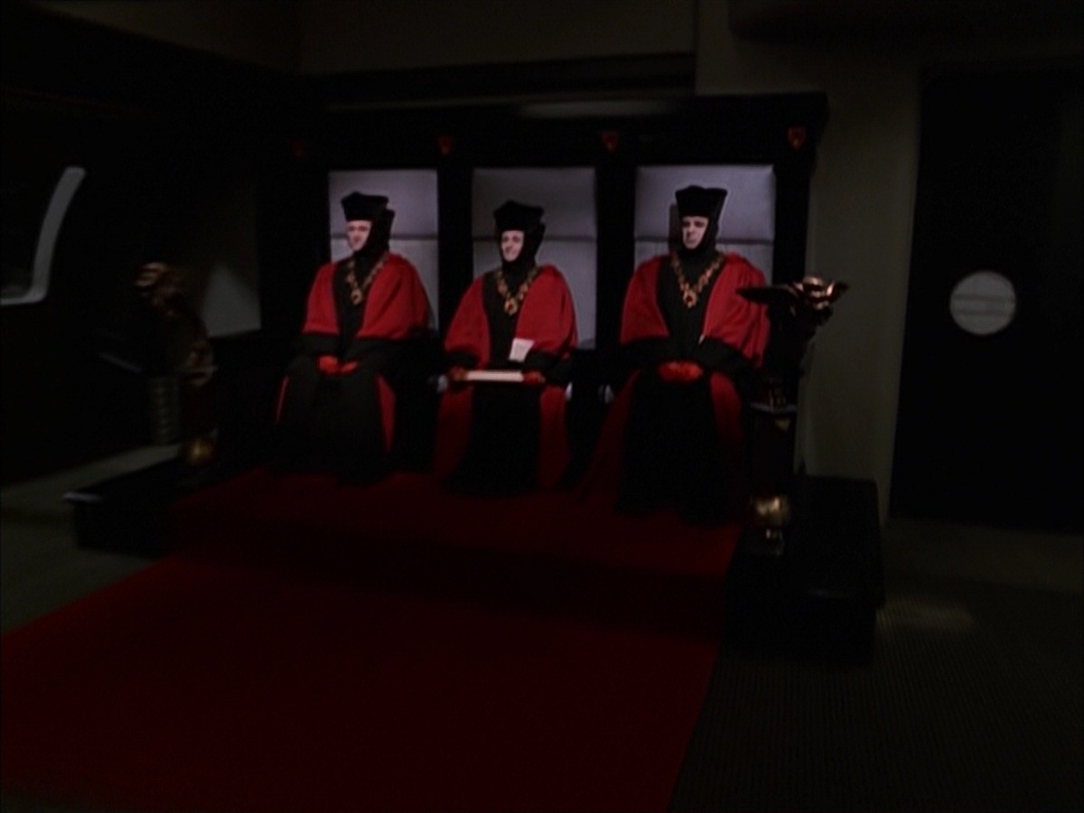 extant_StarTrek_VOY_7x19-Q2_3275.jpg