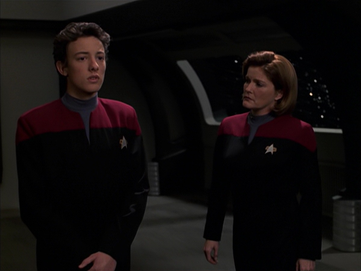 extant_StarTrek_VOY_7x19-Q2_3364.jpg