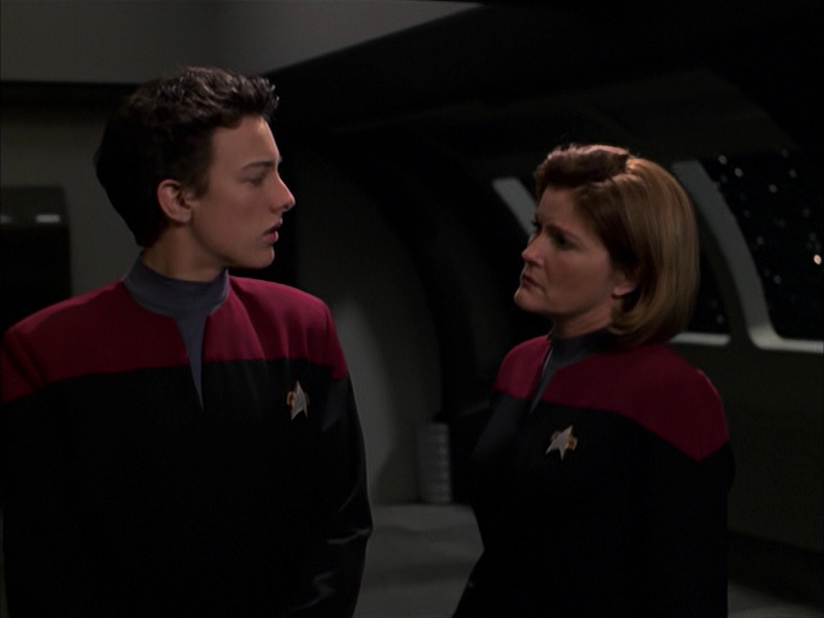 extant_StarTrek_VOY_7x19-Q2_3365.jpg