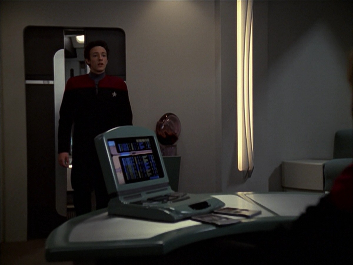 extant_StarTrek_VOY_7x19-Q2_3388.jpg