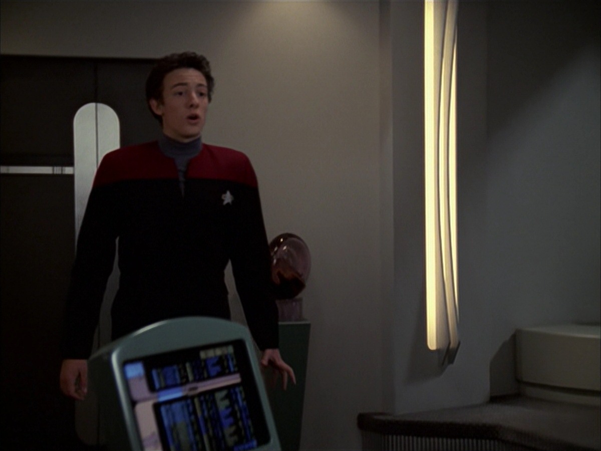 extant_StarTrek_VOY_7x19-Q2_3390.jpg