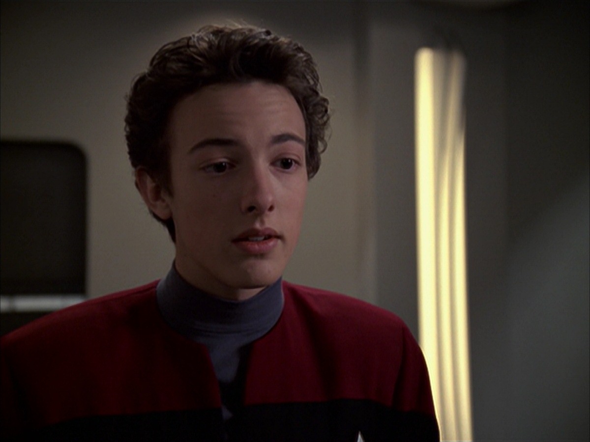 extant_StarTrek_VOY_7x19-Q2_3438.jpg