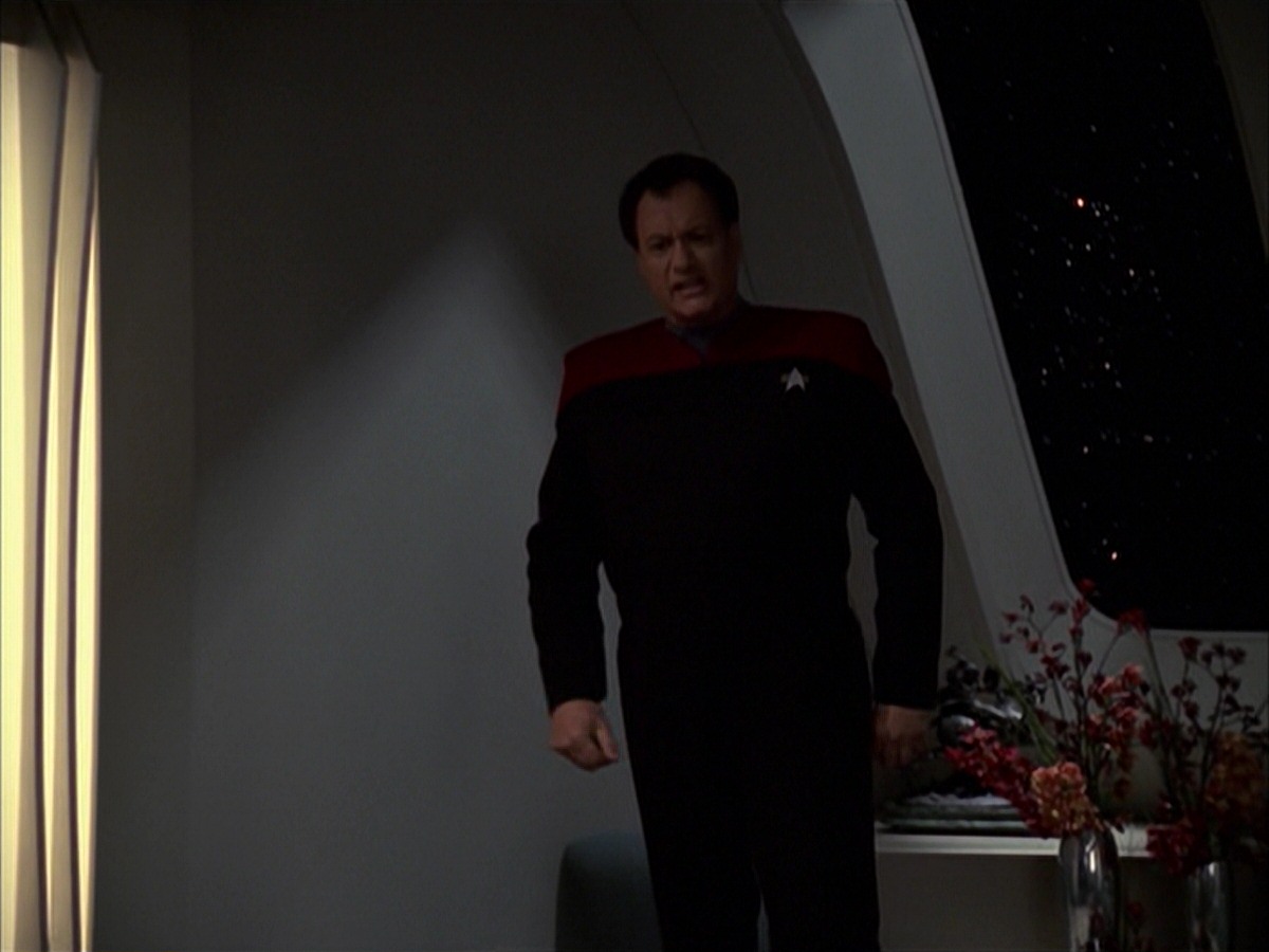 extant_StarTrek_VOY_7x19-Q2_3450.jpg