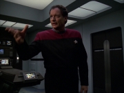 extant_StarTrek_VOY_7x19-Q2_1358.jpg