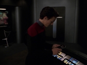 Filename=extant_StarTrek_VOY_7x19-Q2_1975.jpg
Filesize=116KiB
Dimensions=1200x900
Date added=Jan 16, 2020 extant_StarTrek_VOY_7x19-Q2_1975.jpg