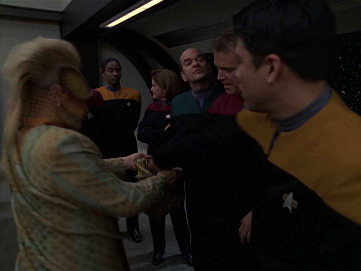 extant_StarTrek_VOY_7x20-AuthorAuthor_0400.jpg