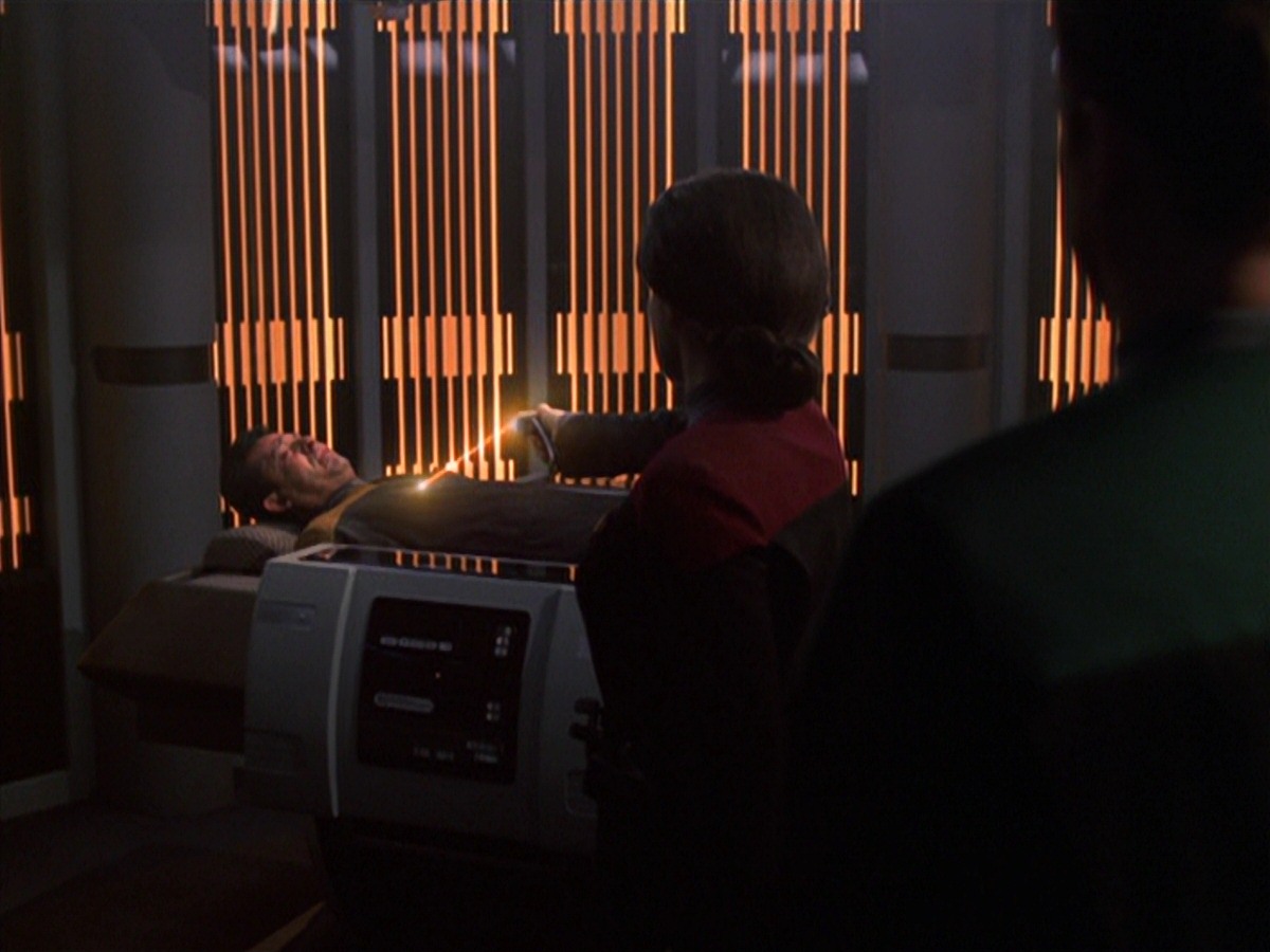 extant_StarTrek_VOY_7x20-AuthorAuthor_0865.jpg