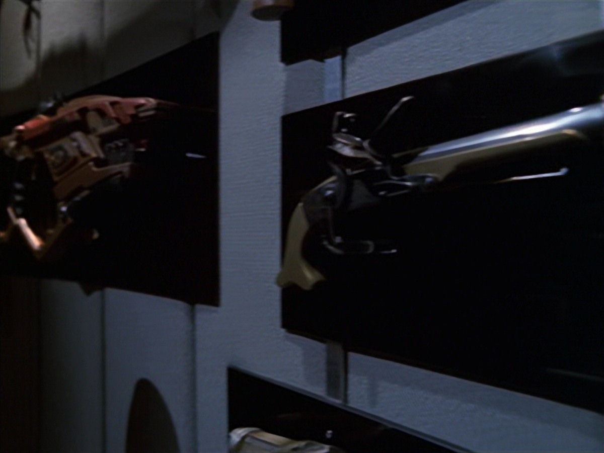 extant_StarTrek_VOY_7x20-AuthorAuthor_1196.jpg