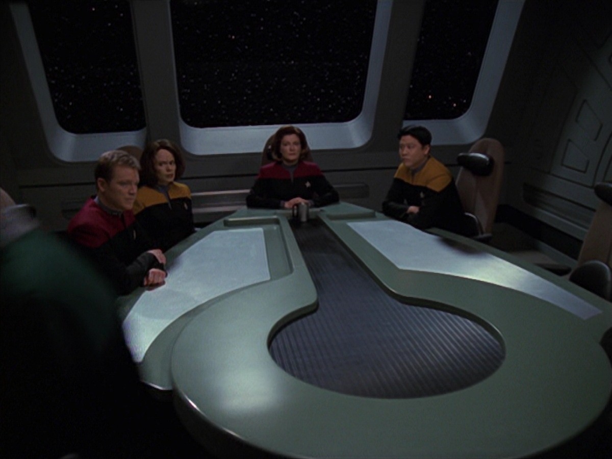 extant_StarTrek_VOY_7x20-AuthorAuthor_1728.jpg