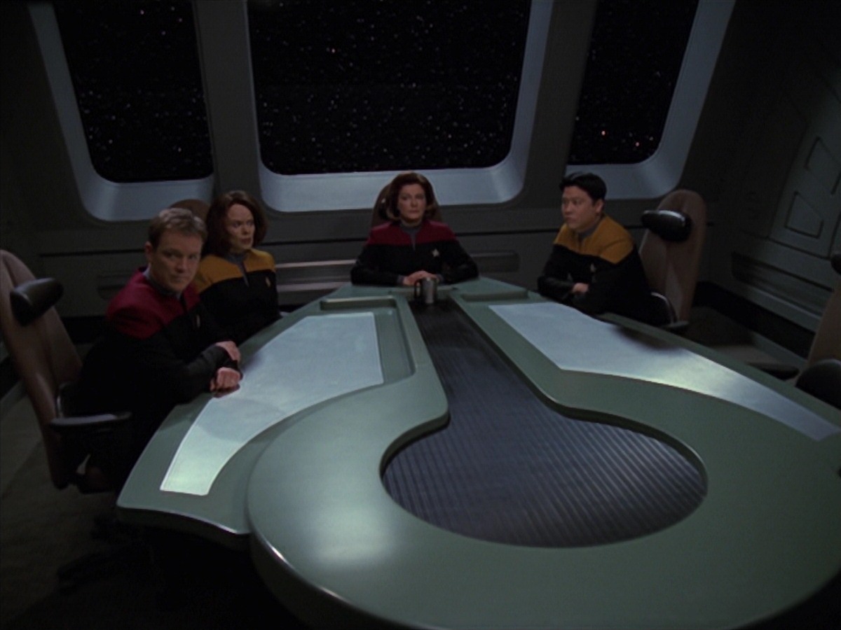 extant_StarTrek_VOY_7x20-AuthorAuthor_1729.jpg