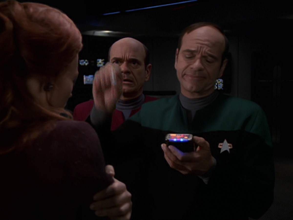 extant_StarTrek_VOY_7x20-AuthorAuthor_2005.jpg