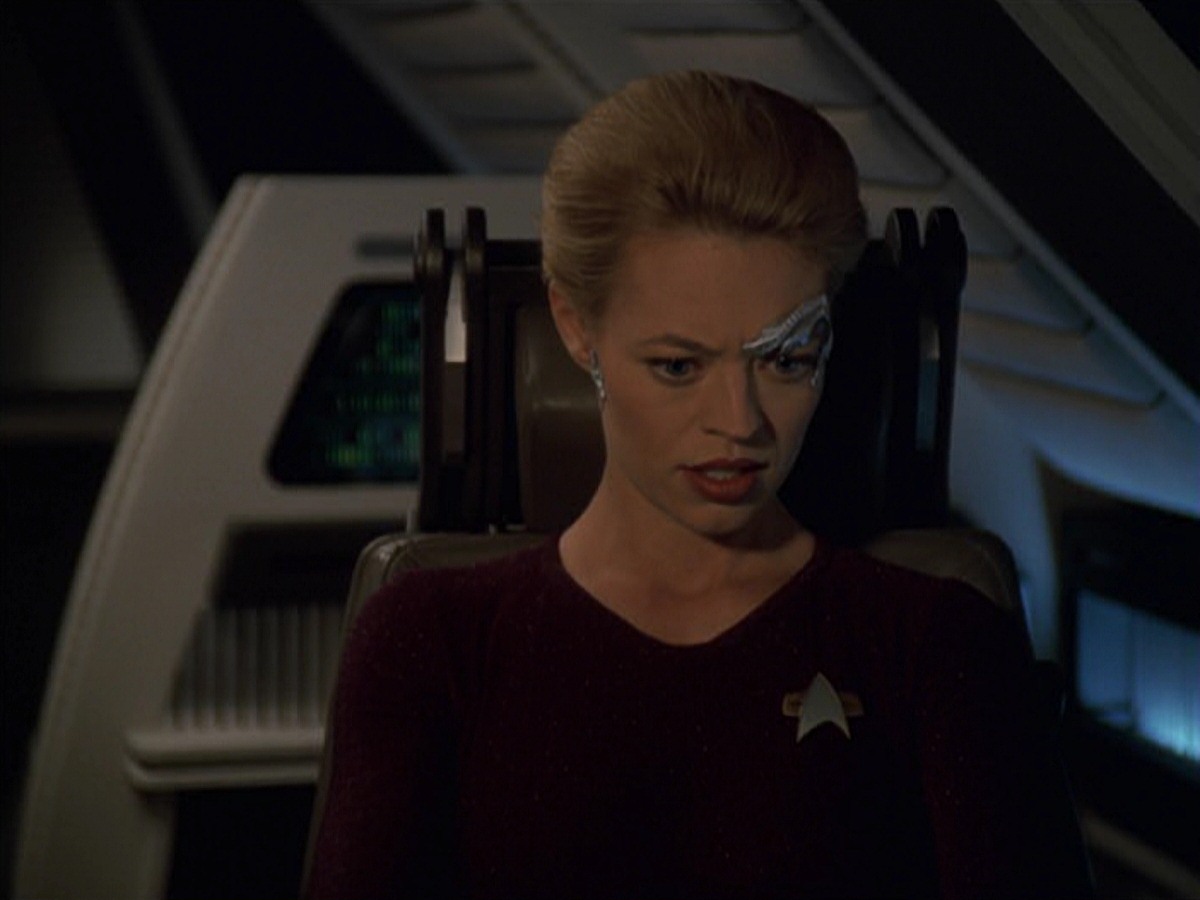 extant_StarTrek_VOY_7x22-NaturalLaw_0046.jpg