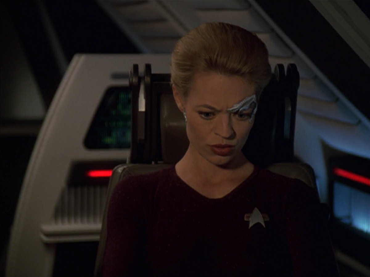 extant_StarTrek_VOY_7x22-NaturalLaw_0054.jpg