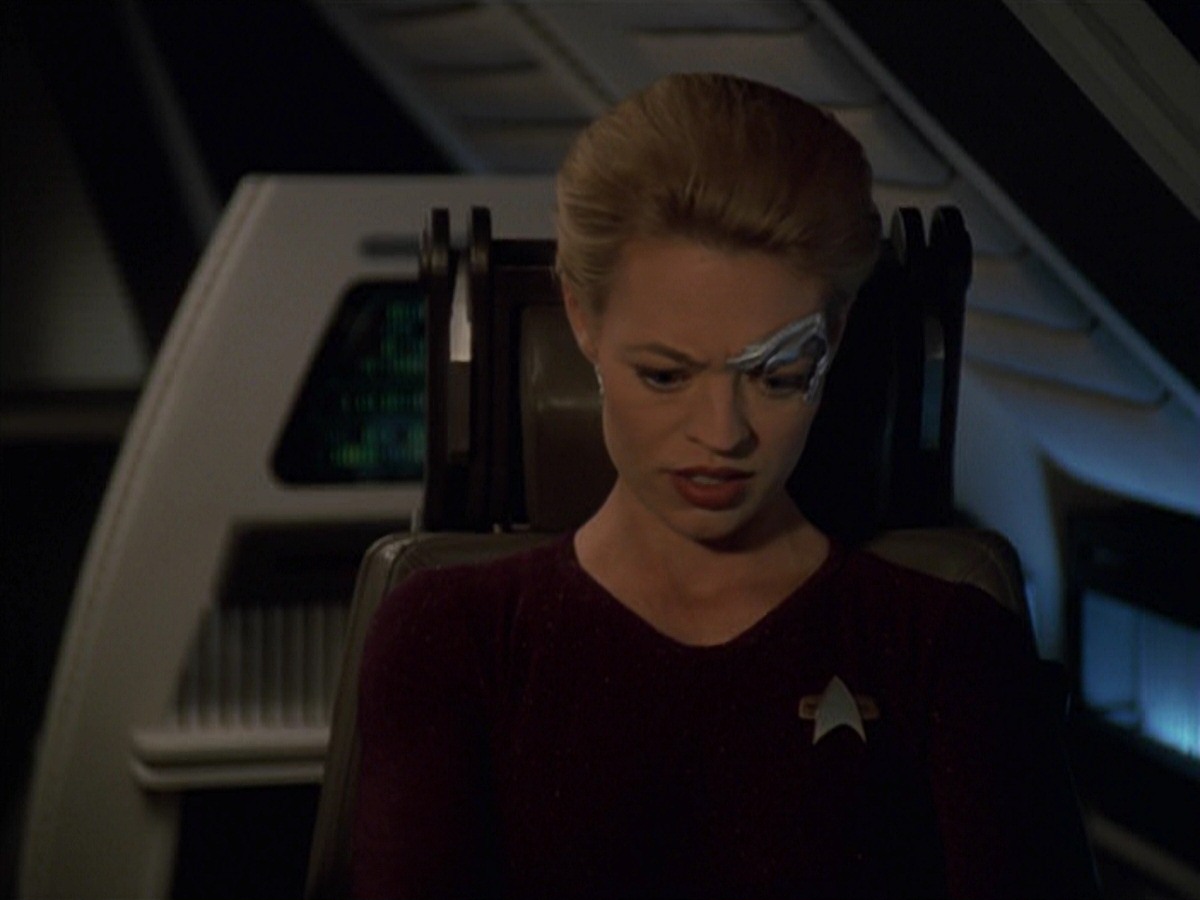 extant_StarTrek_VOY_7x22-NaturalLaw_0055.jpg