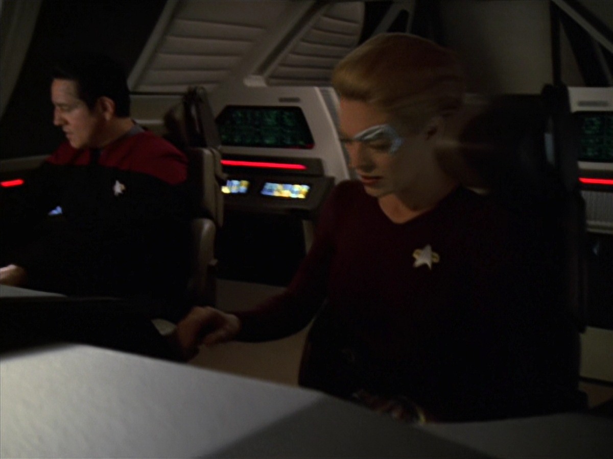 extant_StarTrek_VOY_7x22-NaturalLaw_0073.jpg