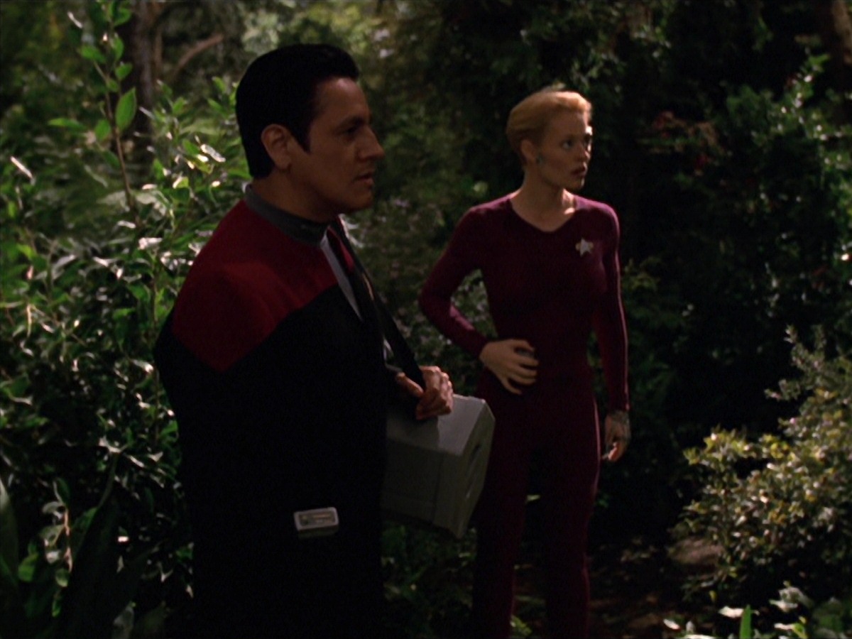 extant_StarTrek_VOY_7x22-NaturalLaw_0142.jpg