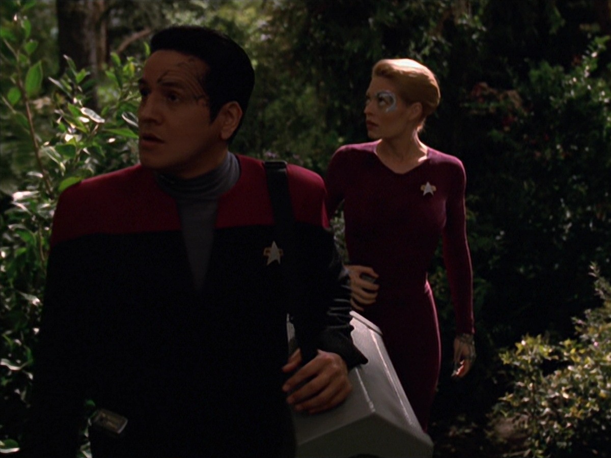 extant_StarTrek_VOY_7x22-NaturalLaw_0147.jpg