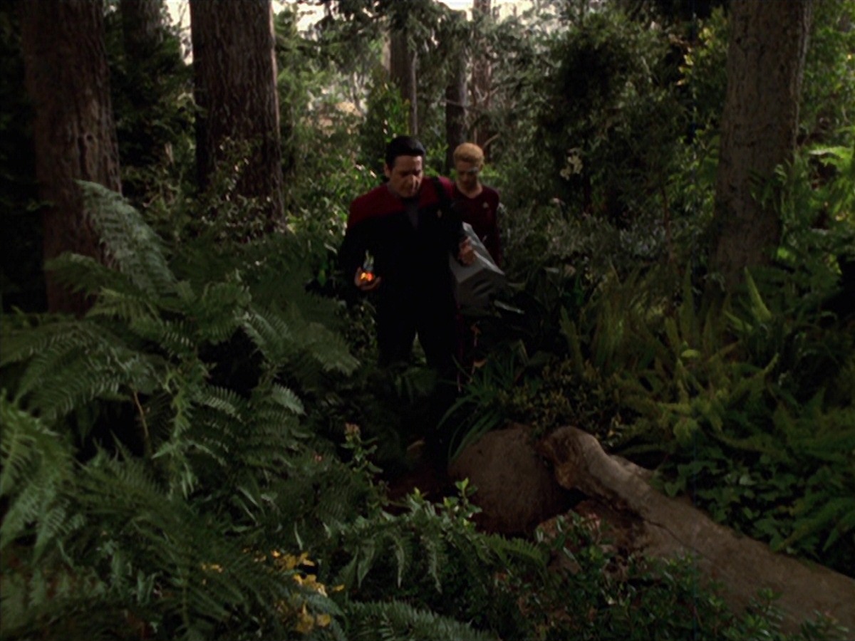 extant_StarTrek_VOY_7x22-NaturalLaw_0325.jpg