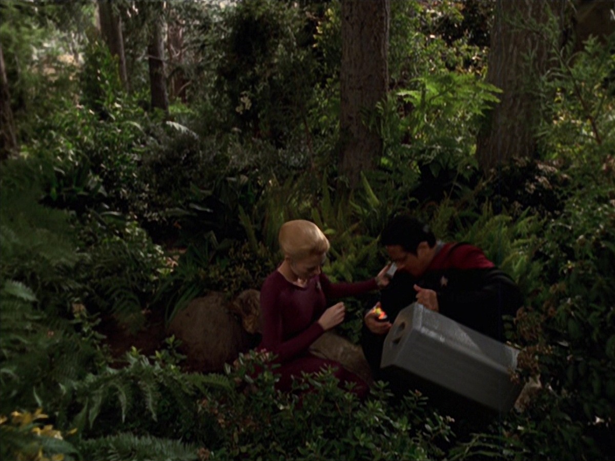 extant_StarTrek_VOY_7x22-NaturalLaw_0336.jpg