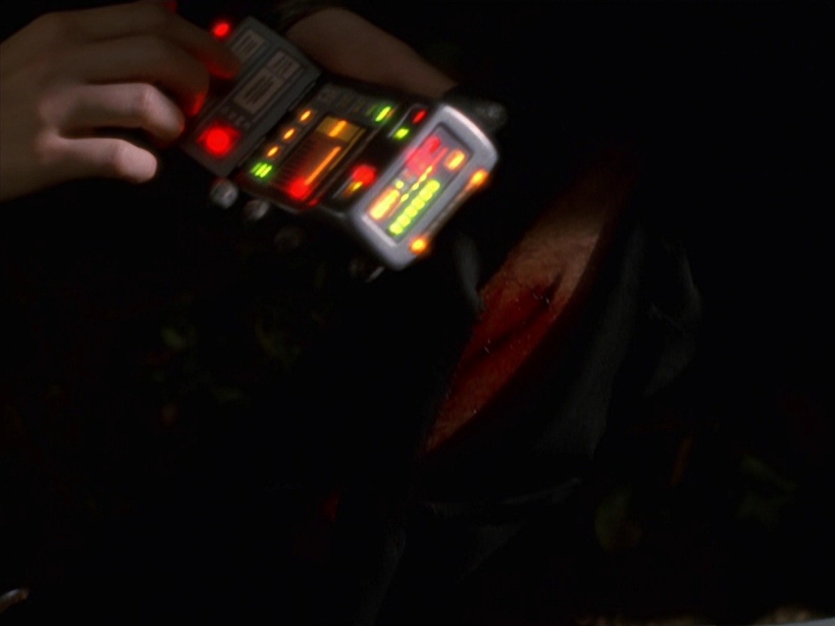 extant_StarTrek_VOY_7x22-NaturalLaw_0342.jpg