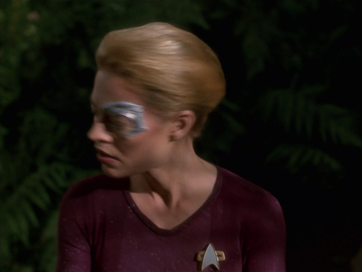 extant_StarTrek_VOY_7x22-NaturalLaw_0352.jpg