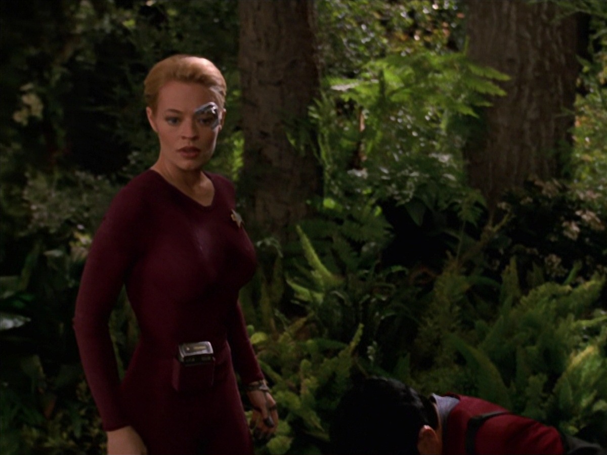 extant_StarTrek_VOY_7x22-NaturalLaw_0377.jpg