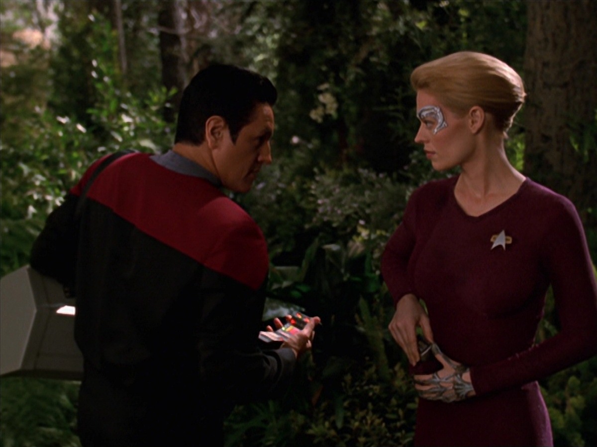 extant_StarTrek_VOY_7x22-NaturalLaw_0392.jpg