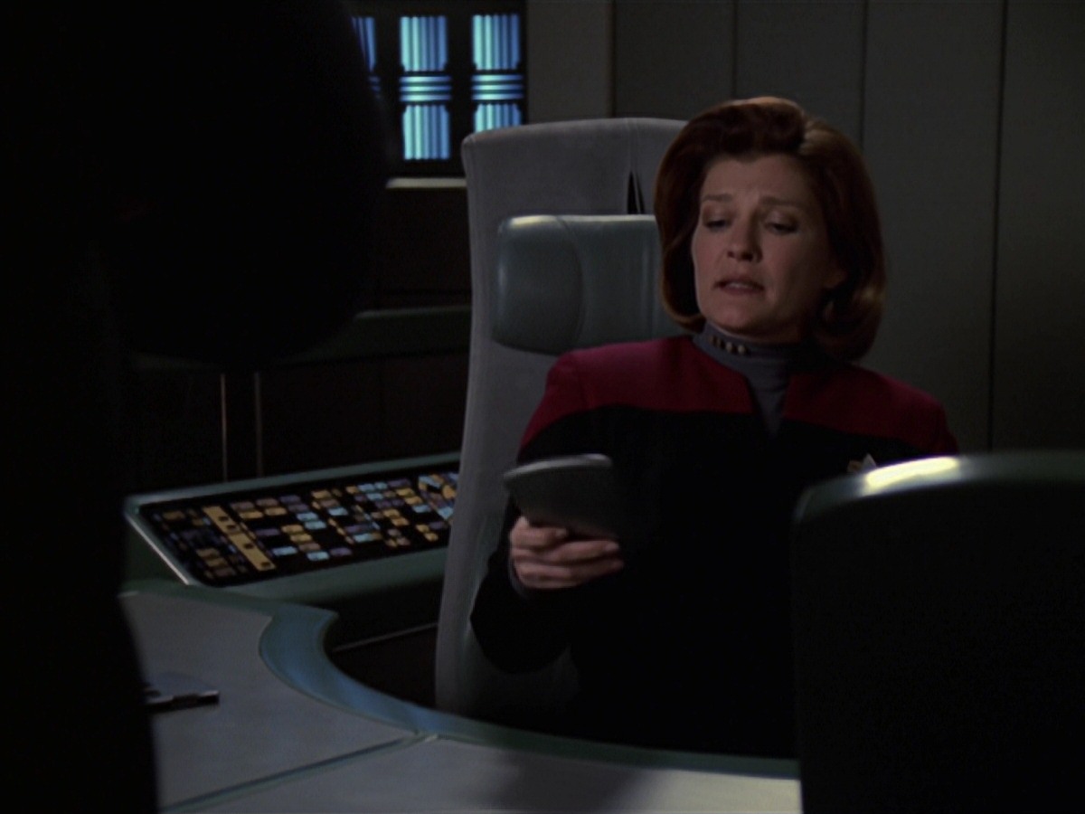 extant_StarTrek_VOY_7x22-NaturalLaw_0466.jpg