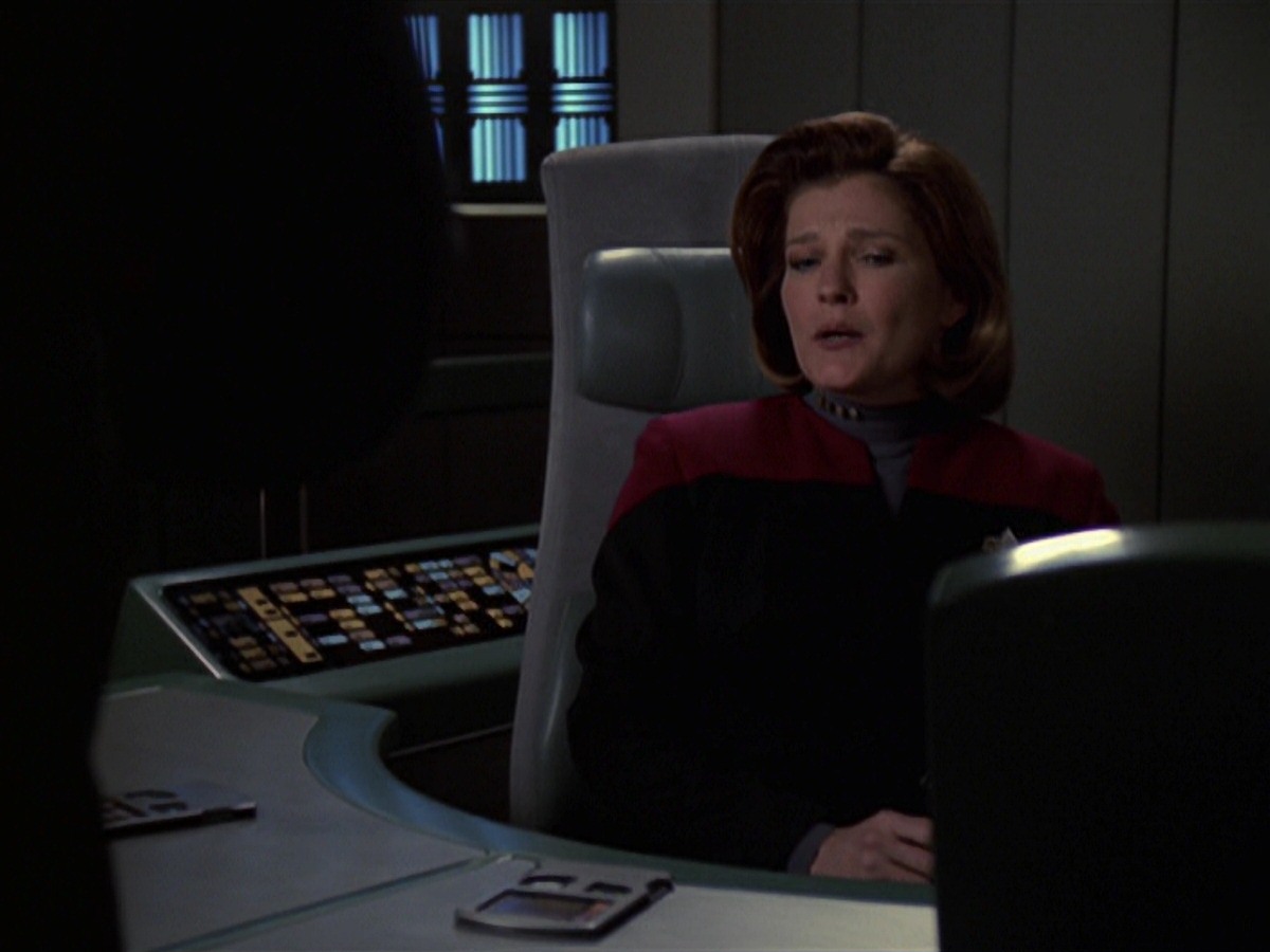 extant_StarTrek_VOY_7x22-NaturalLaw_0477.jpg